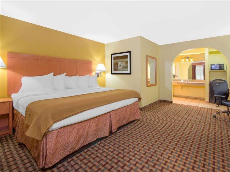 Days Inn By Wyndham Lubbock South Eksteriør billede
