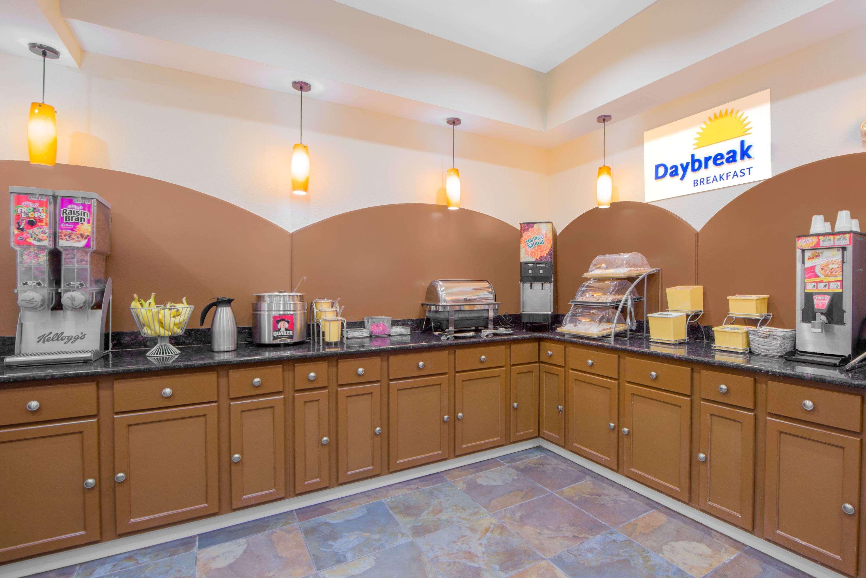 Days Inn By Wyndham Lubbock South Eksteriør billede